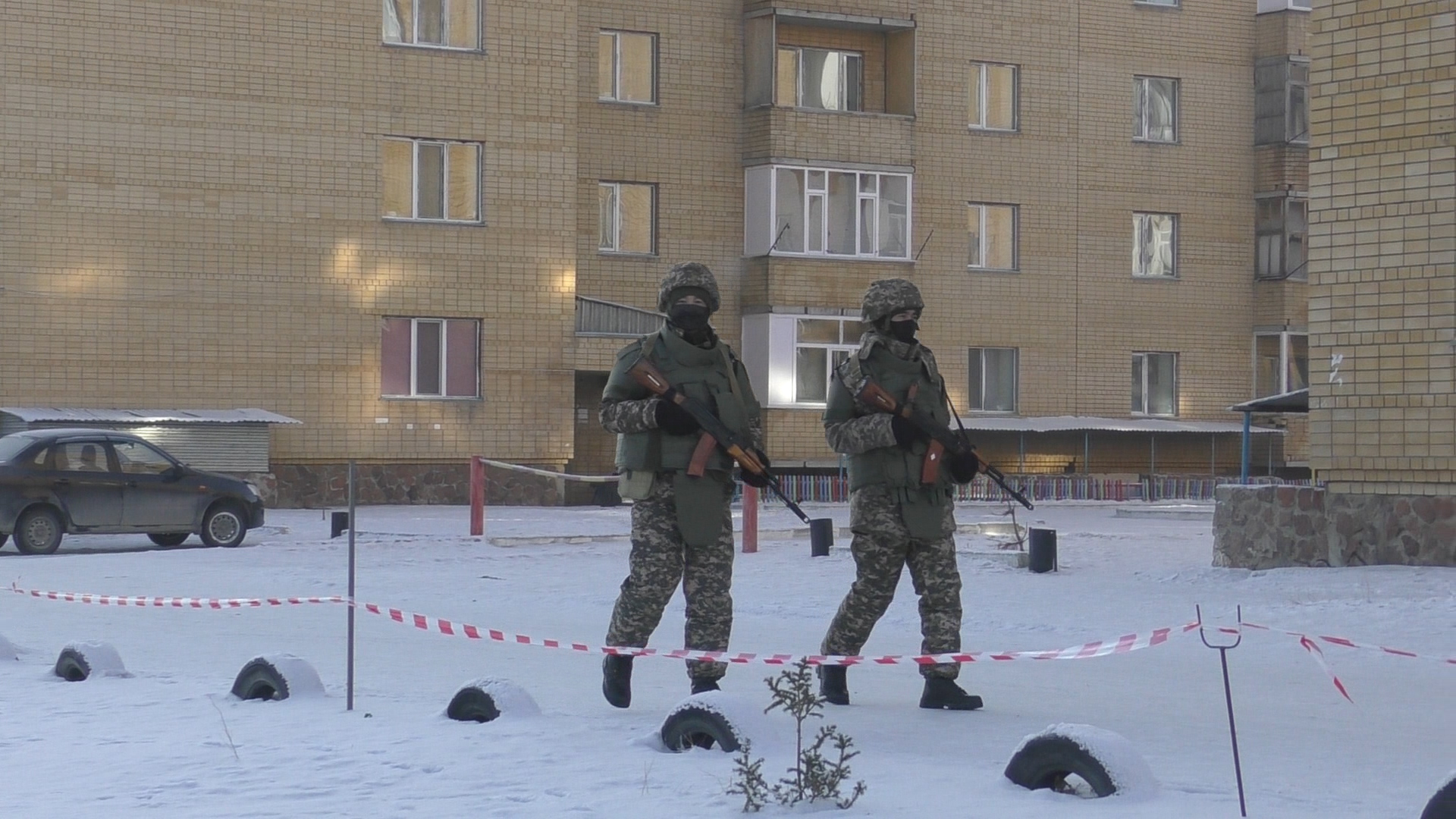 14 чрезвычайное положение. Военный городок. Кулунда военный городок. Армейский городок. Военные здания.