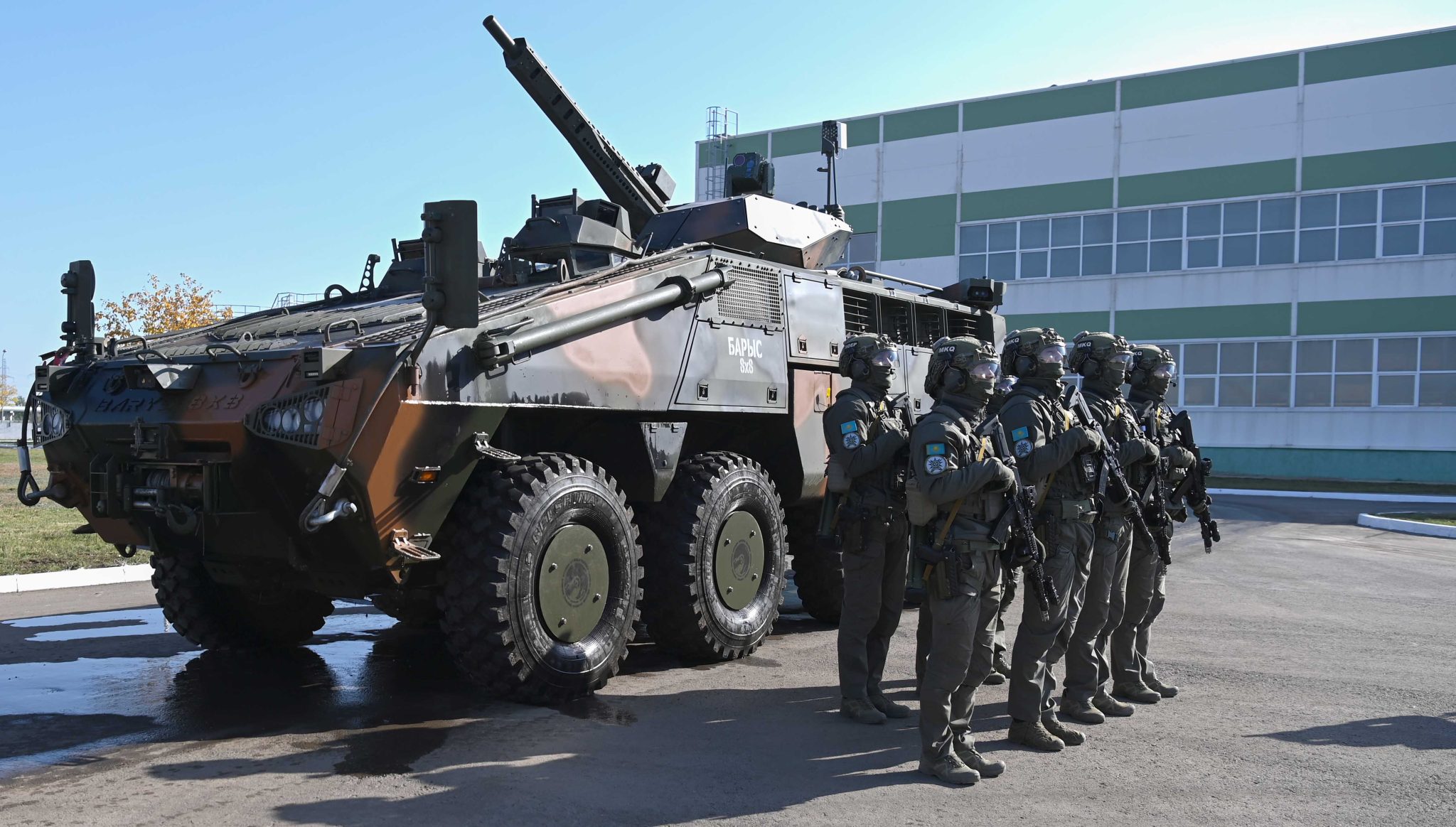 Казахстан парамаунт инжиниринг. БМП м1296 Stryker Dragoon. Страйкер Драгун. M1296 Stryker. M1296 Dragoon.