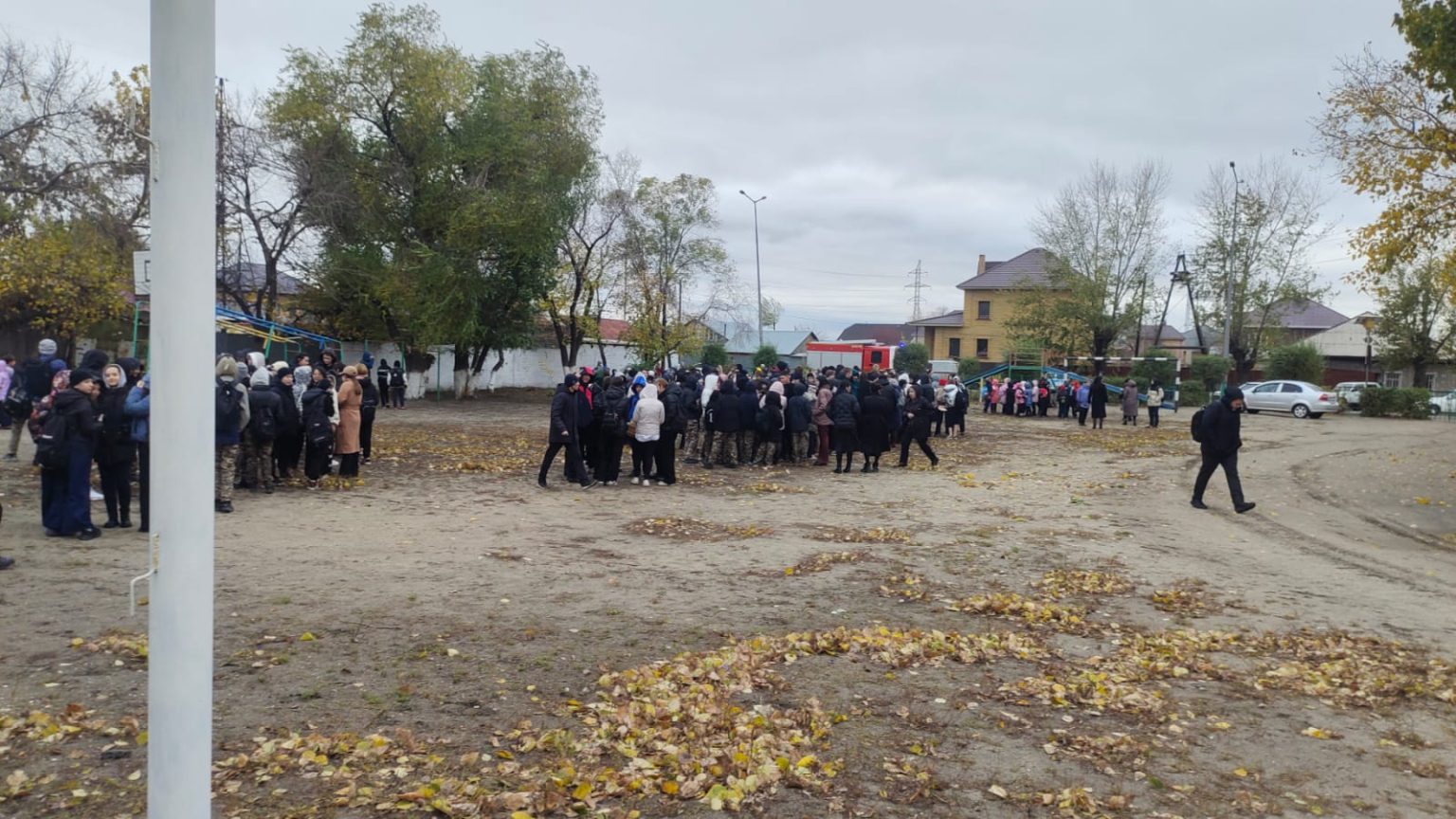 В Каспийске эвакуировали учеников 12 школы. 15 школа в семей
